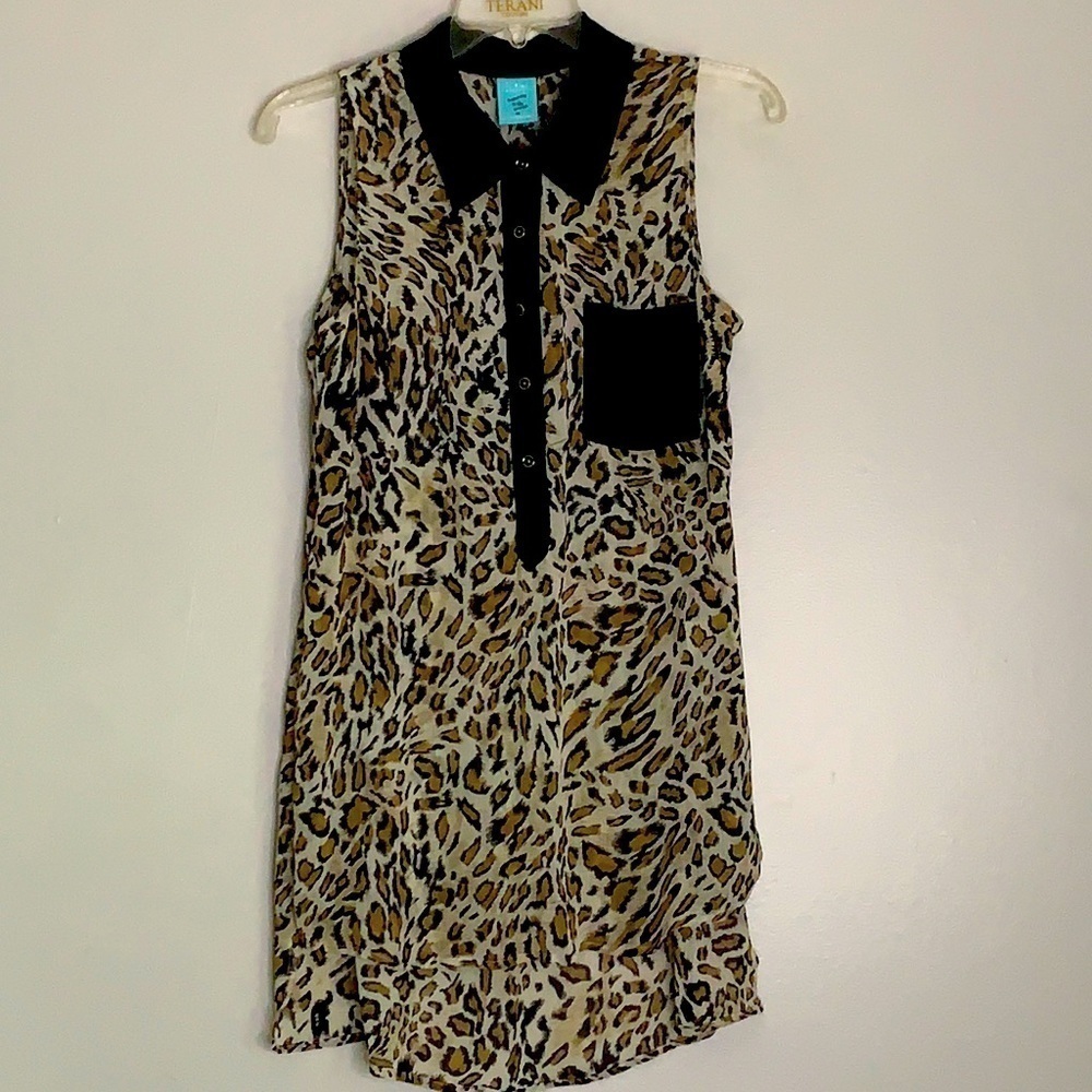 Hip cheetah Sleeveless Collared Sheer tunic top Medium